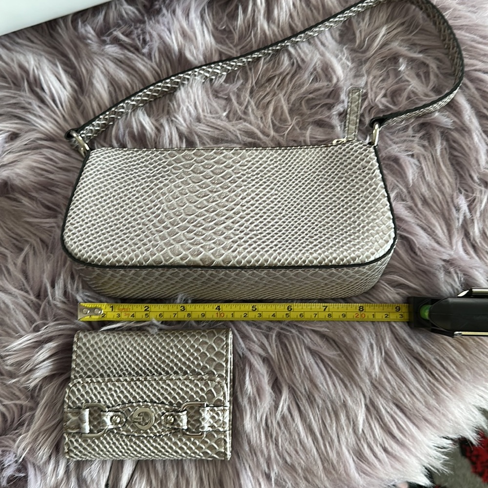 Guess Bag & Wallet - Picture 9 of 14